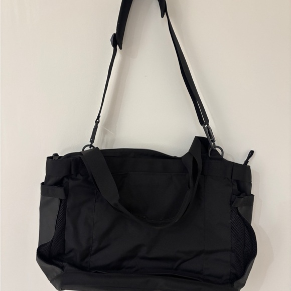 The North Face Base Camp Voyager Black Tote Bag - Picture 2 of 2